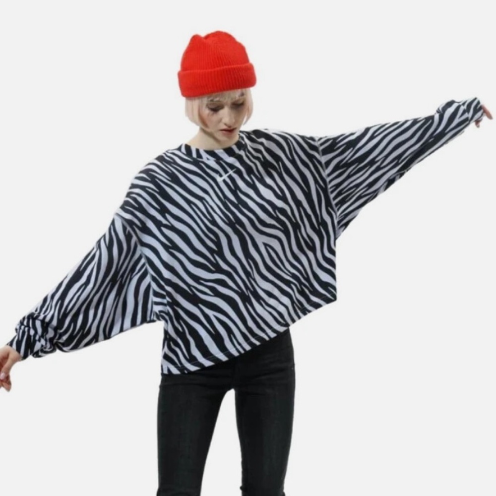 Nike Icon Clash Zebra Oversized Boxy Crop Crewneck size S